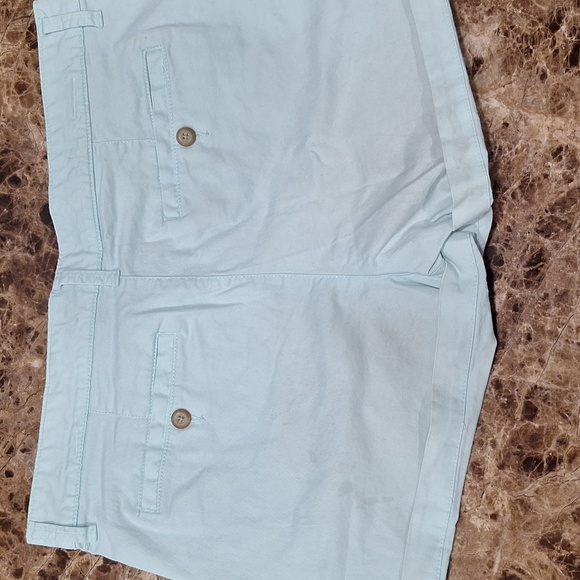 KHAKIS by GAP shorts - Picture 2 of 3